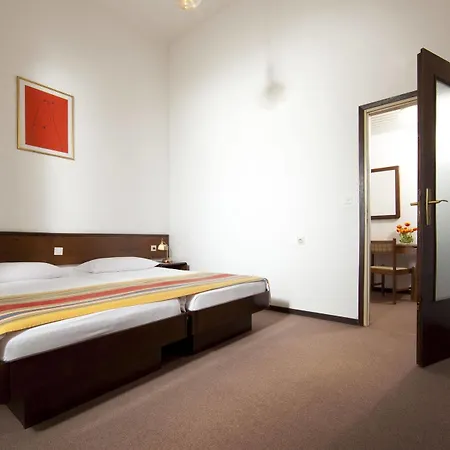 Hotel Opatija 2*